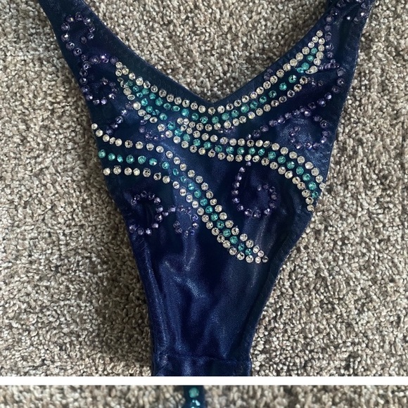 Like new Maggie Keaveny custom figure show suit. - Picture 2 of 12